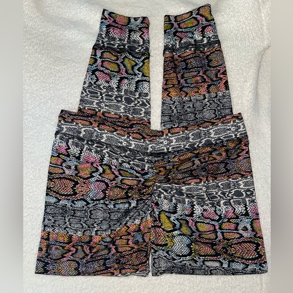 Cute Booty Lounge Psycho snake- snake print leggings - Picture 4 of 6